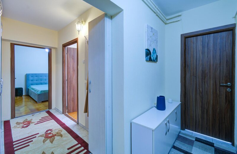 Metrou 1 Decembrie apartament 2 camere decomandat, centrala, parcare