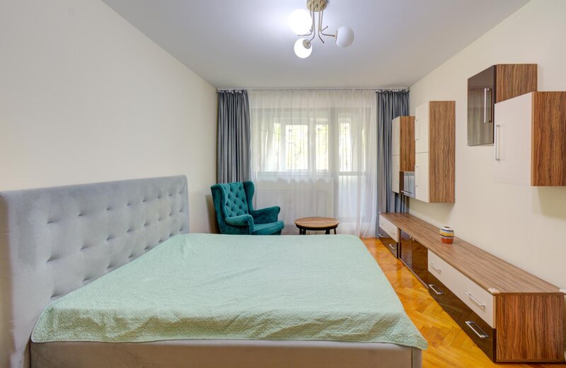 Metrou 1 Decembrie apartament 2 camere decomandat, centrala, parcare