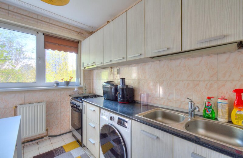 Metrou 1 Decembrie apartament 2 camere decomandat, centrala, parcare